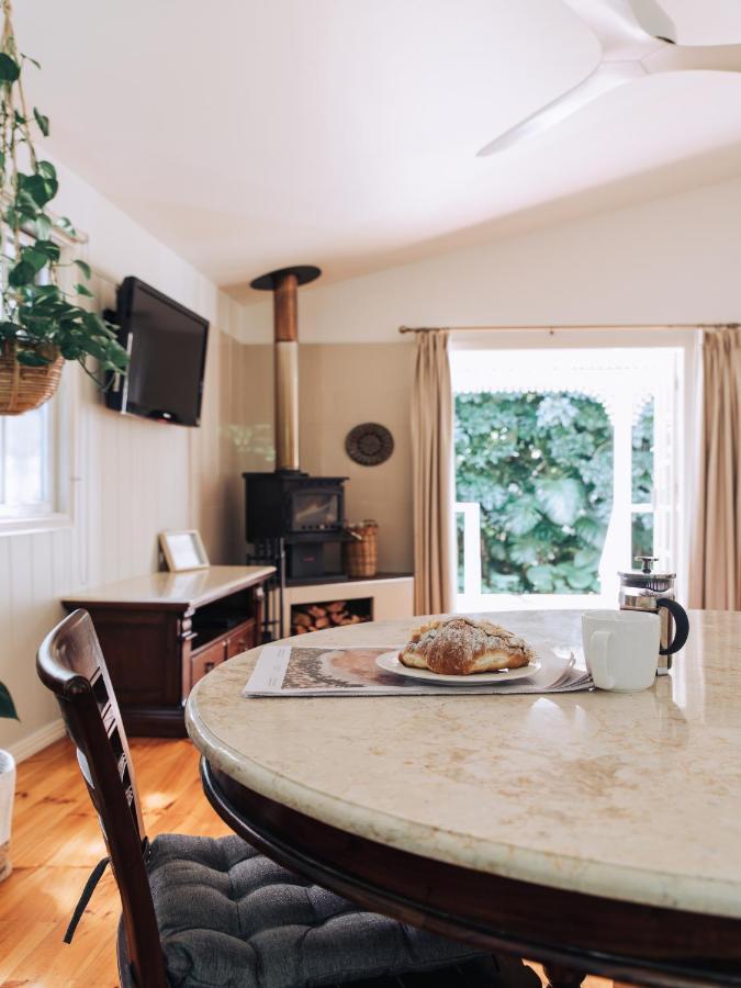 Romantic Cottage, Tamborine Mountain ภายนอก รูปภาพ